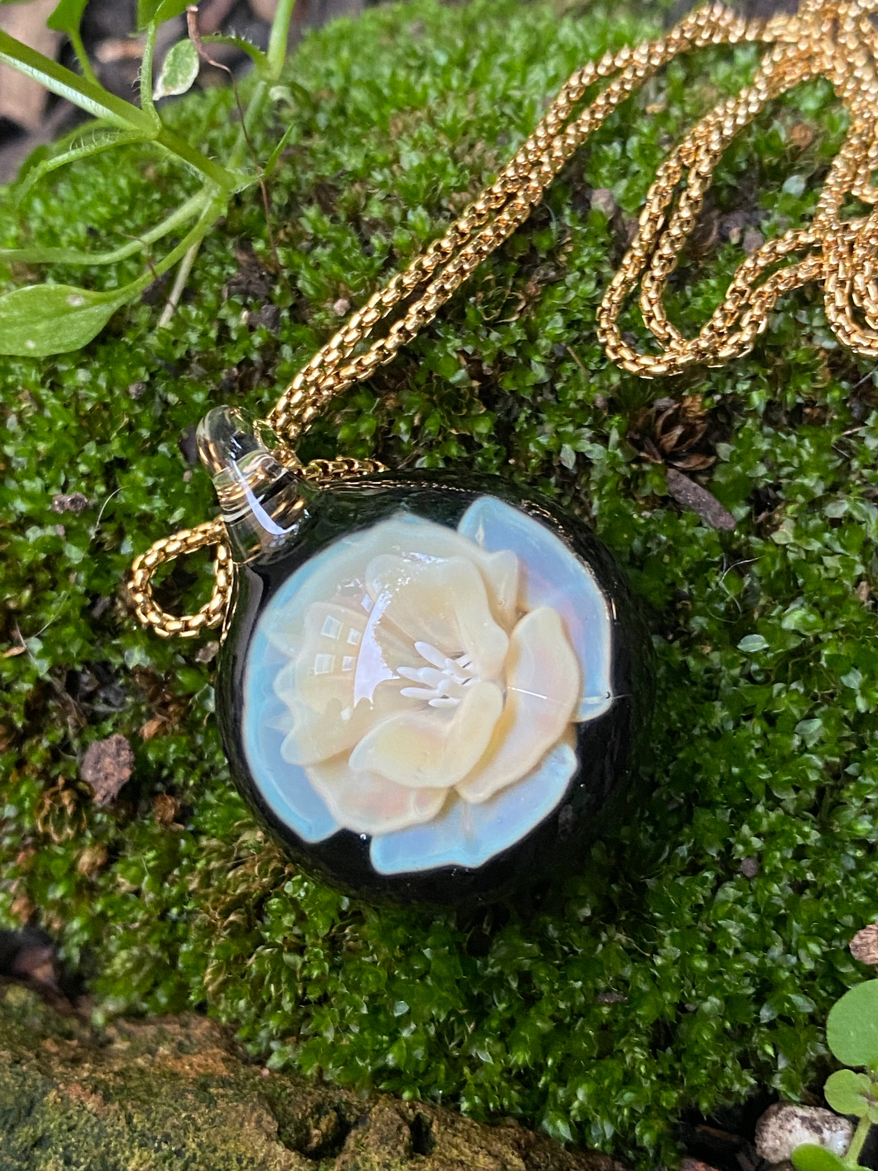 Cream Flower Implosion Pendant